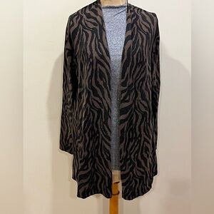Open sweater/cardigan
Animal print